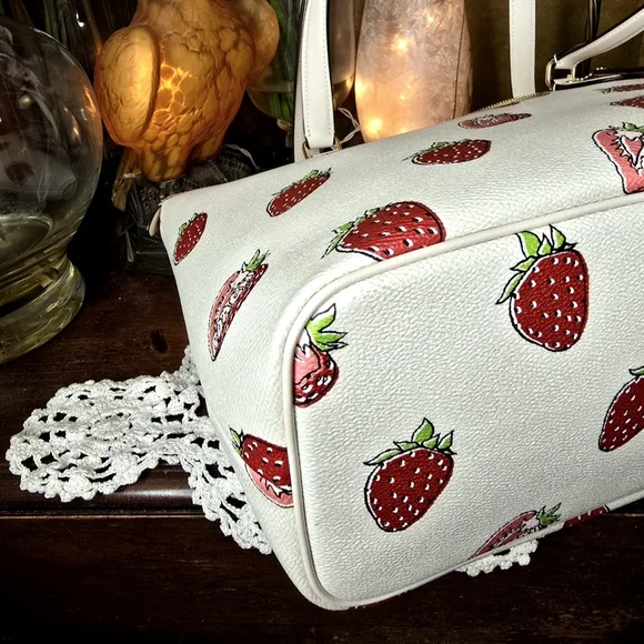 NWT Coach White Strawberry Print Women's Bag - Picture 3 of 7